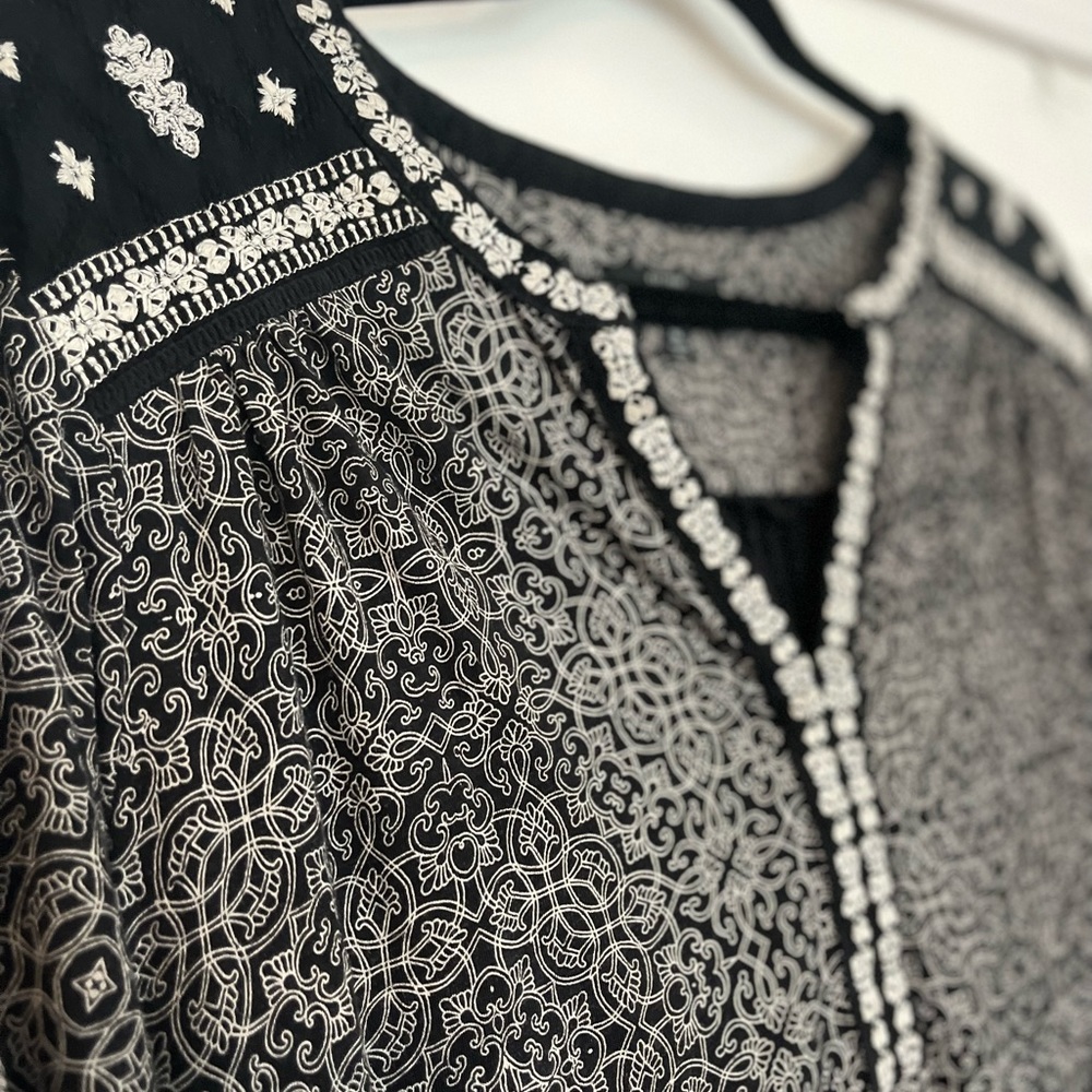 COPY - Lucky brand women’s one X BoHo style black and white blouse